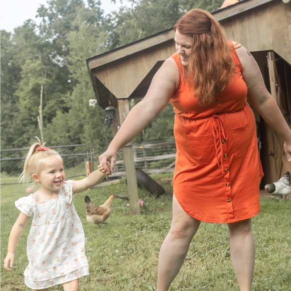 Meet your Posher, Amanda - Picture 2 of 5